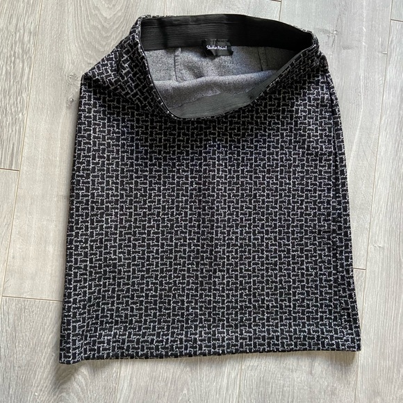 Black Pattern Stretchy Skirt - Picture 2 of 3